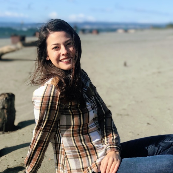 Meet your Posher, Olivia - Picture 3 of 5